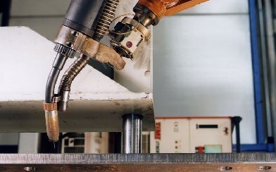 弧焊机器人vs气保焊机：哪
